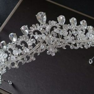 Adjustable Fashionable Wedding Crown